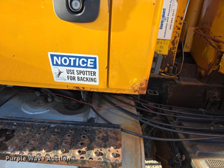image for item FH6012 2006 International 7400 dump truck