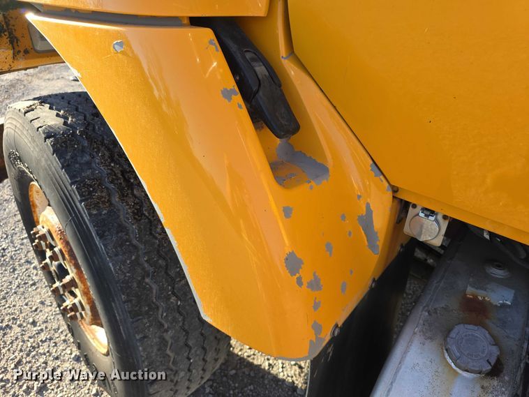 image for item FH6012 2006 International 7400 dump truck