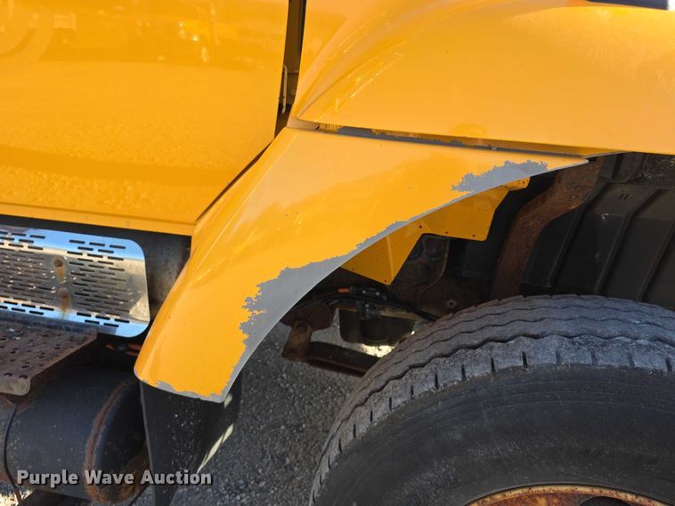 image for item FH6012 2006 International 7400 dump truck