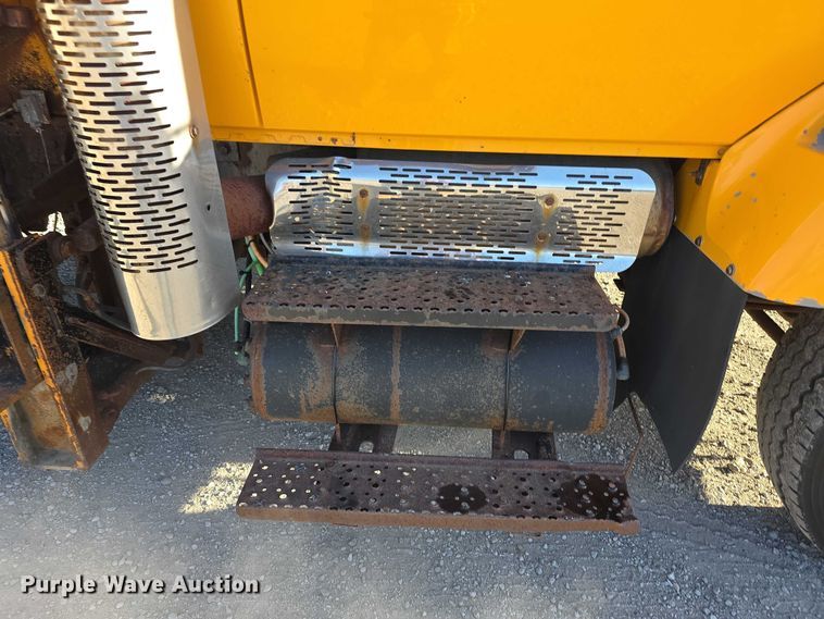 image for item FH6012 2006 International 7400 dump truck