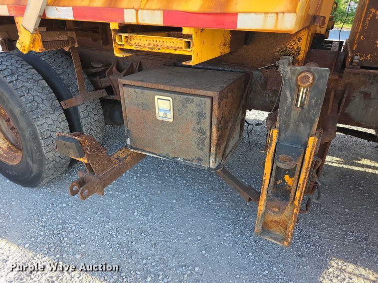 image for item FH6012 2006 International 7400 dump truck