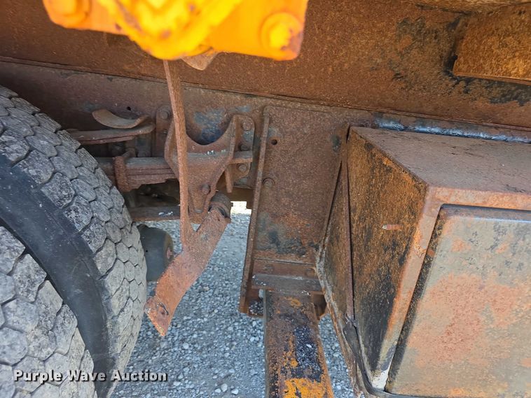image for item FH6012 2006 International 7400 dump truck