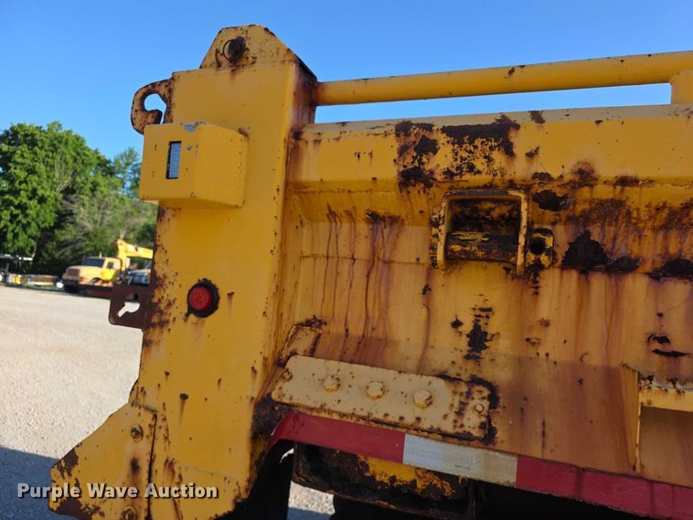image for item FH6012 2006 International 7400 dump truck
