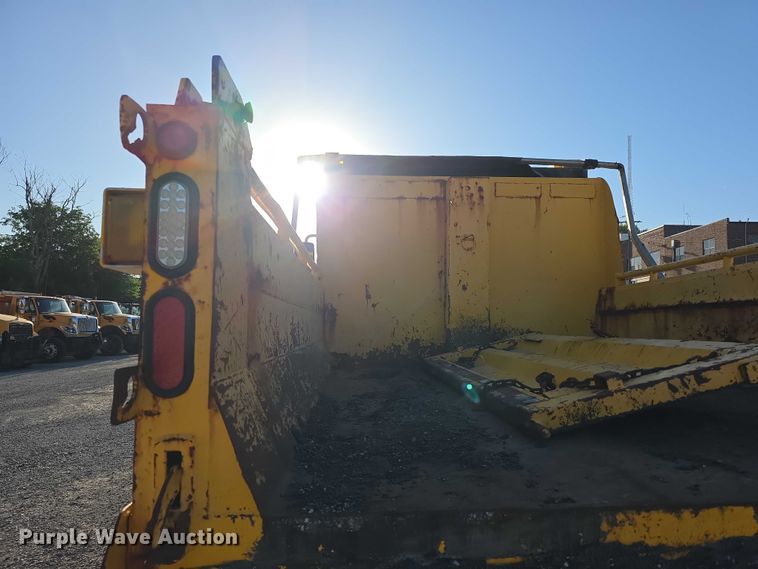image for item FH6012 2006 International 7400 dump truck