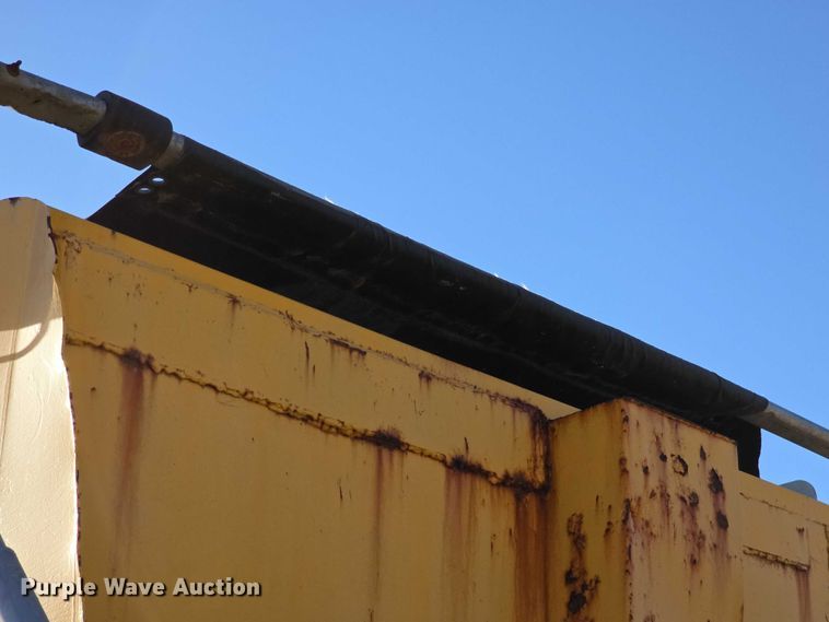 image for item FH6012 2006 International 7400 dump truck