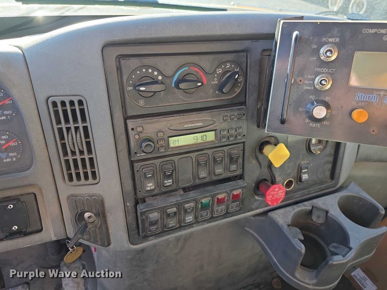 image for item FH6012 2006 International 7400 dump truck
