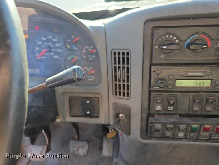image for item FH6012 2006 International 7400 dump truck