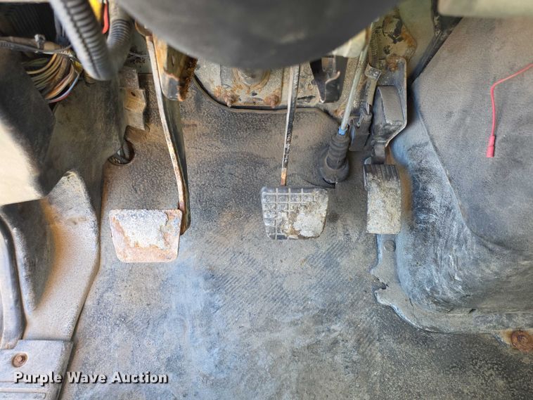 image for item FH6012 2006 International 7400 dump truck