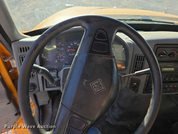 image for item FH6012 2006 International 7400 dump truck