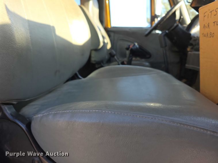 image for item FH6012 2006 International 7400 dump truck