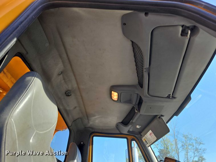 image for item FH6012 2006 International 7400 dump truck