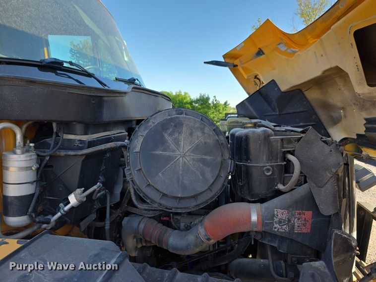 image for item FH6012 2006 International 7400 dump truck
