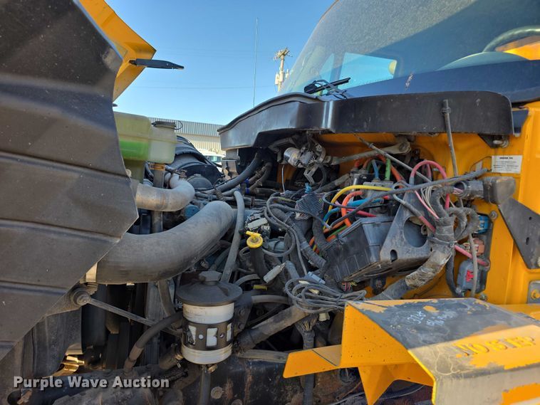 image for item FH6012 2006 International 7400 dump truck