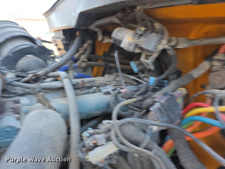 image for item FH6012 2006 International 7400 dump truck