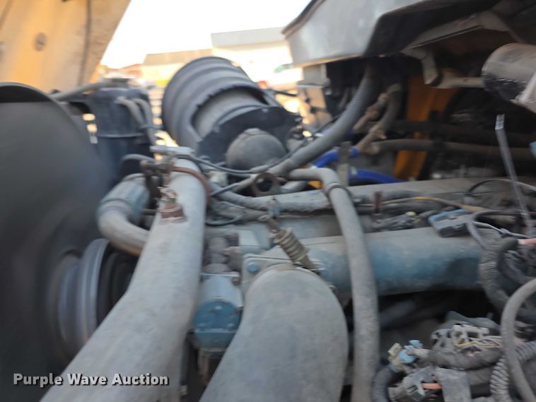 image for item FH6012 2006 International 7400 dump truck