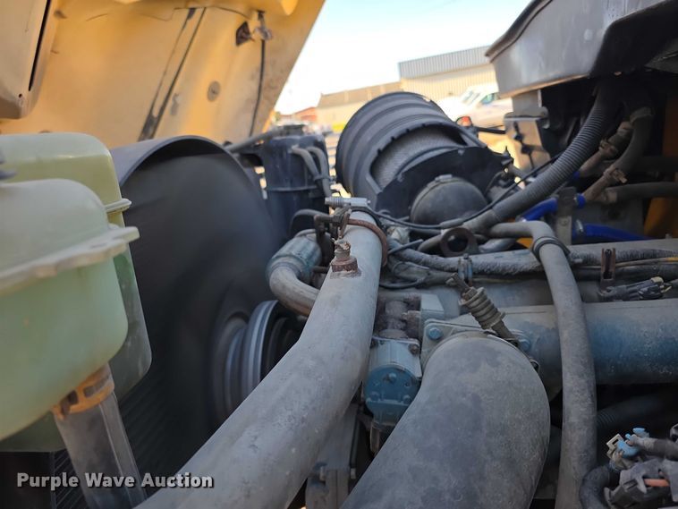 image for item FH6012 2006 International 7400 dump truck
