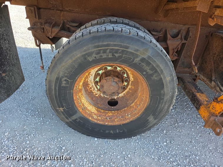 image for item FH6012 2006 International 7400 dump truck