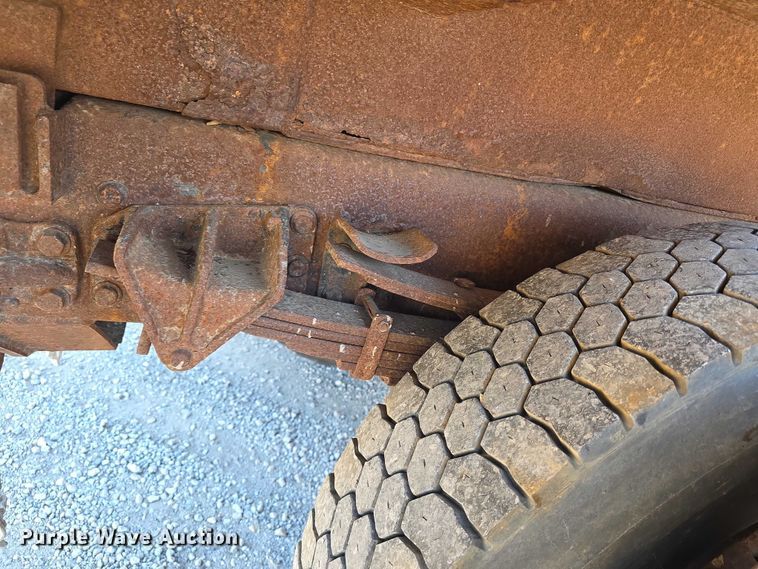 image for item FH6012 2006 International 7400 dump truck