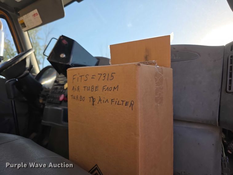 image for item FH6012 2006 International 7400 dump truck
