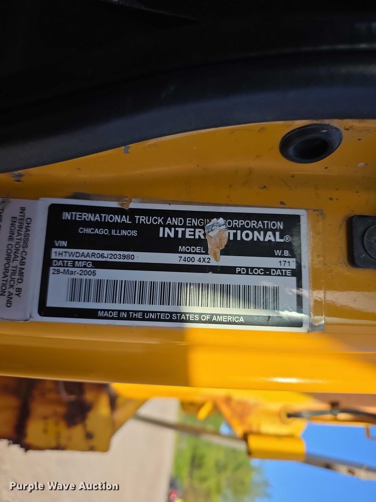 image for item FH6012 2006 International 7400 dump truck