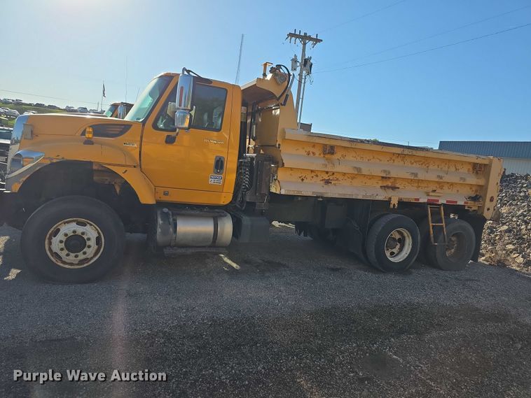 image for item FH6013 2013 International 7500 dump truck