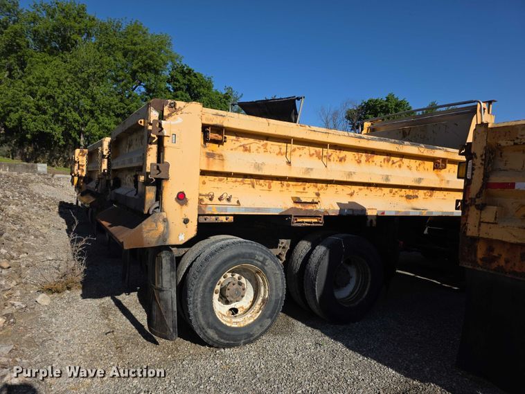 image for item FH6013 2013 International 7500 dump truck
