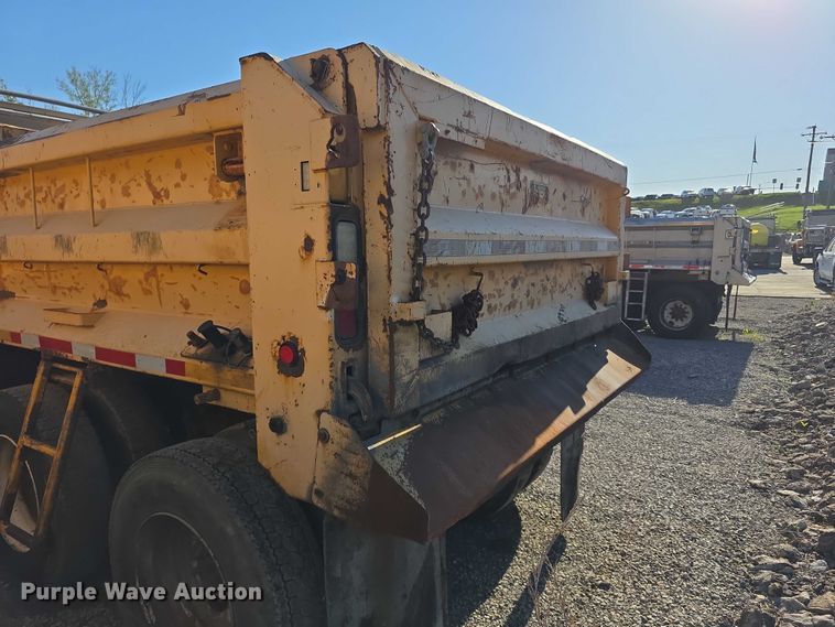 image for item FH6013 2013 International 7500 dump truck