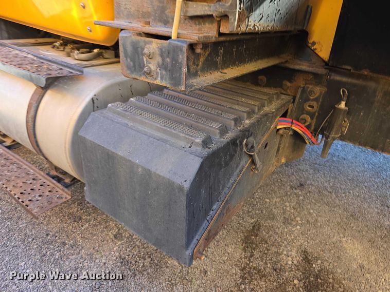 image for item FH6013 2013 International 7500 dump truck