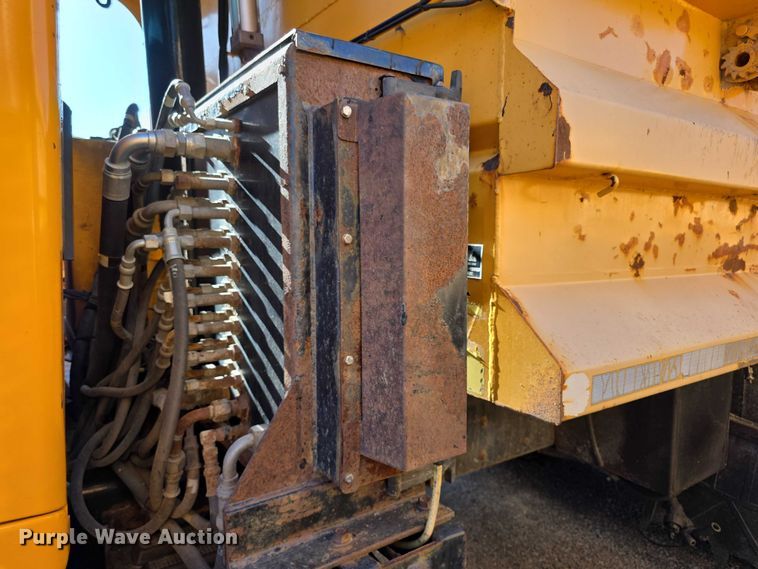 image for item FH6013 2013 International 7500 dump truck