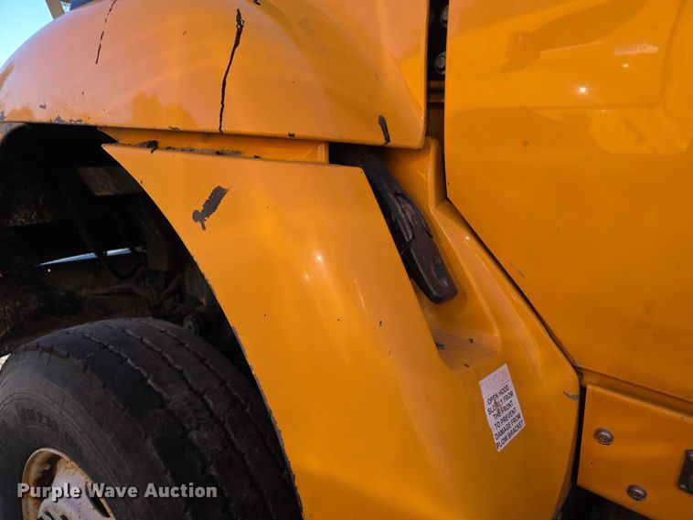 image for item FH6013 2013 International 7500 dump truck