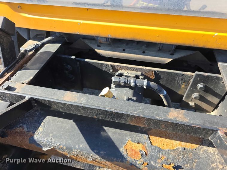 image for item FH6013 2013 International 7500 dump truck