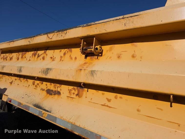 image for item FH6013 2013 International 7500 dump truck