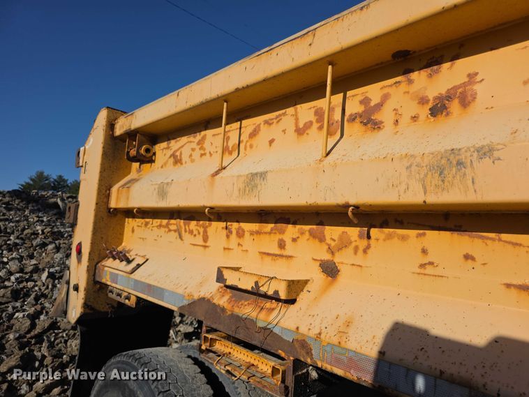 image for item FH6013 2013 International 7500 dump truck