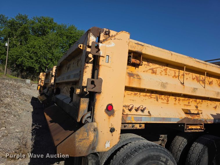 image for item FH6013 2013 International 7500 dump truck