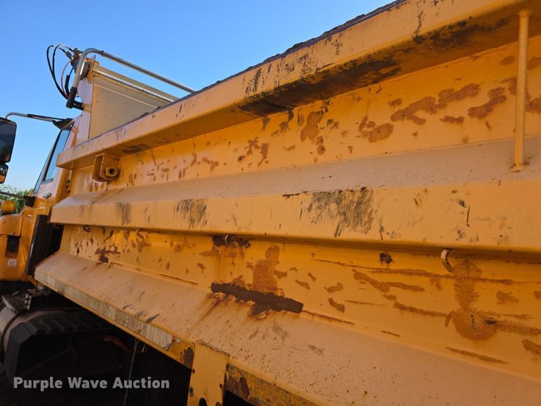 image for item FH6013 2013 International 7500 dump truck