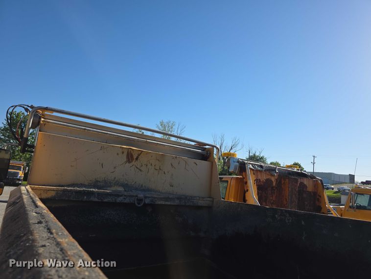image for item FH6013 2013 International 7500 dump truck