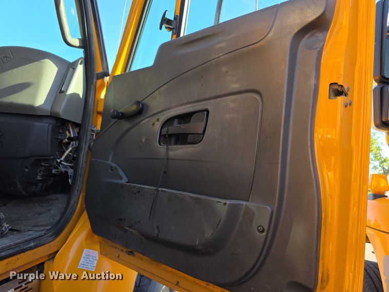 image for item FH6013 2013 International 7500 dump truck