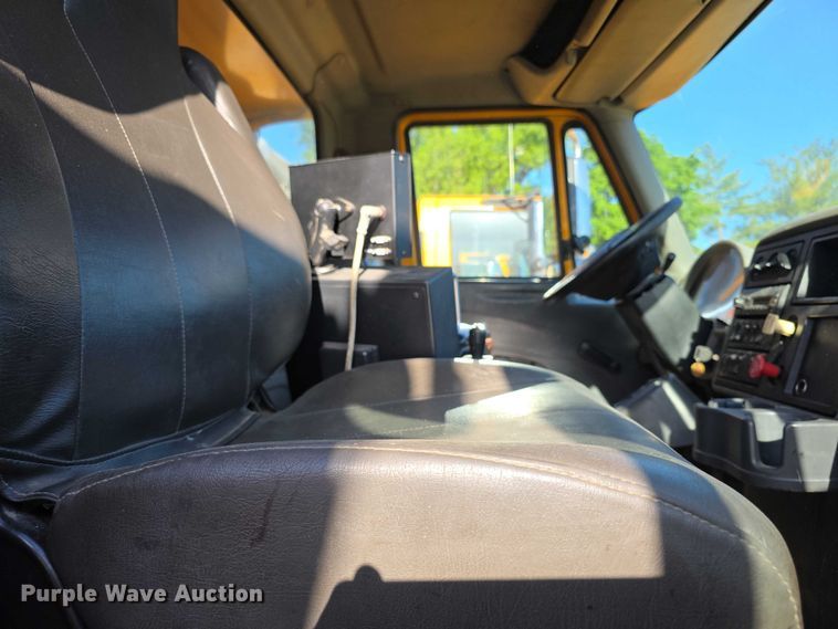 image for item FH6013 2013 International 7500 dump truck