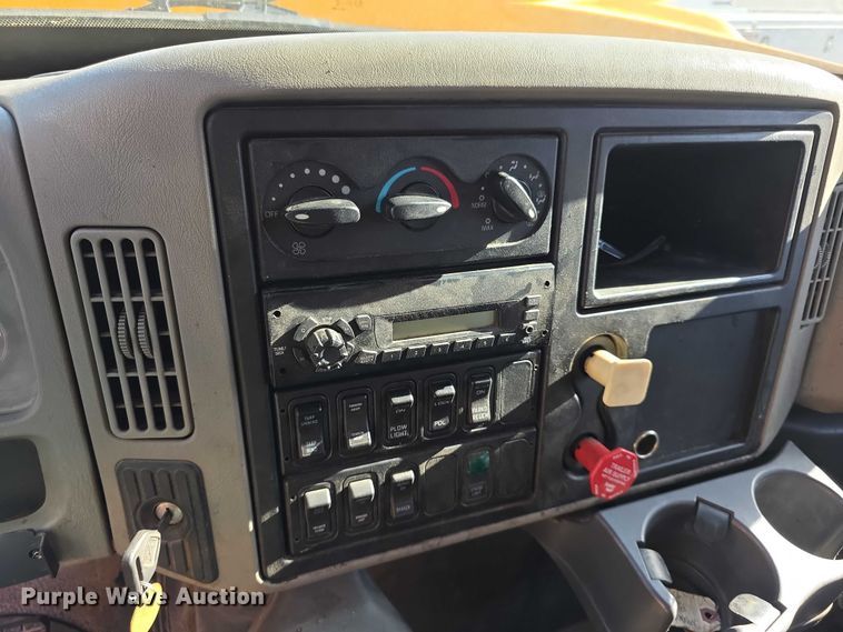 image for item FH6013 2013 International 7500 dump truck