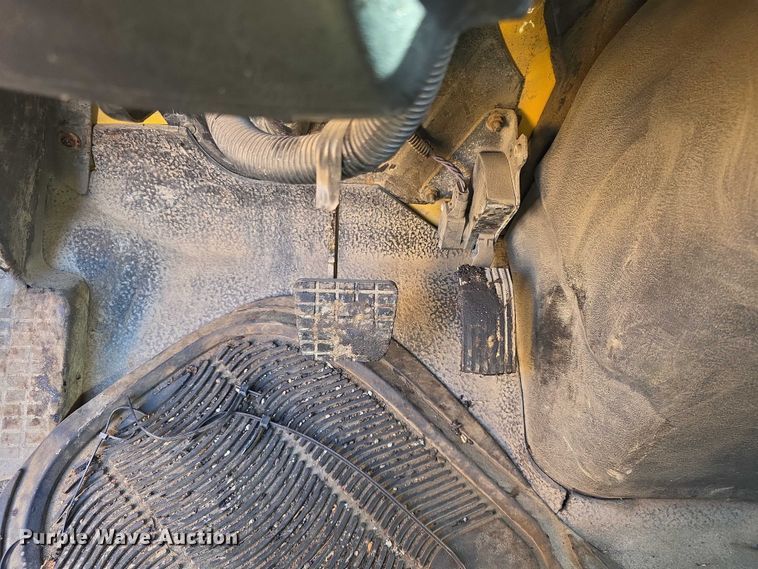 image for item FH6013 2013 International 7500 dump truck