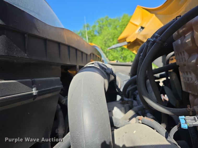 image for item FH6013 2013 International 7500 dump truck