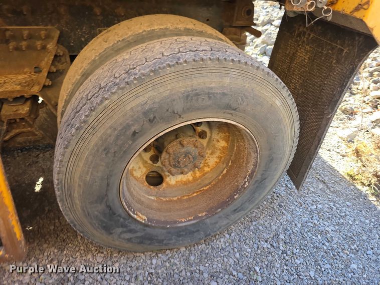 image for item FH6013 2013 International 7500 dump truck