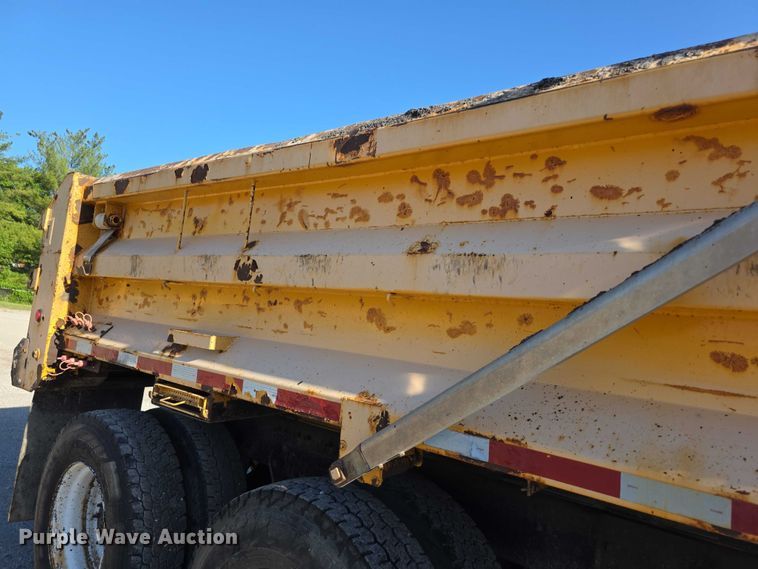 image for item FH6014 2012 International 7500 dump truck
