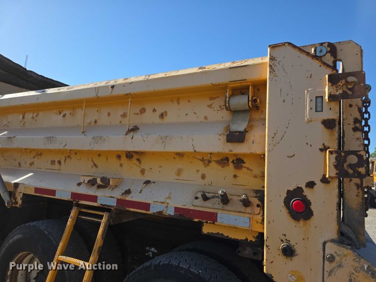 image for item FH6014 2012 International 7500 dump truck