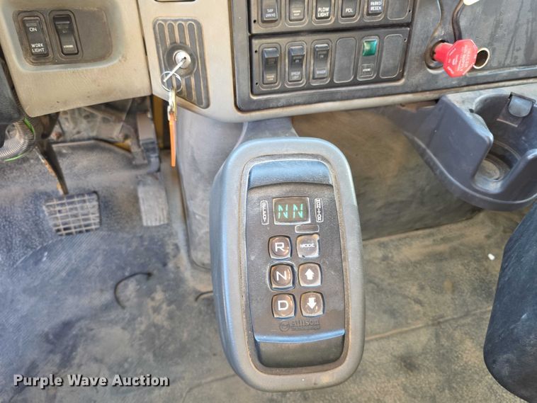 image for item FH6014 2012 International 7500 dump truck