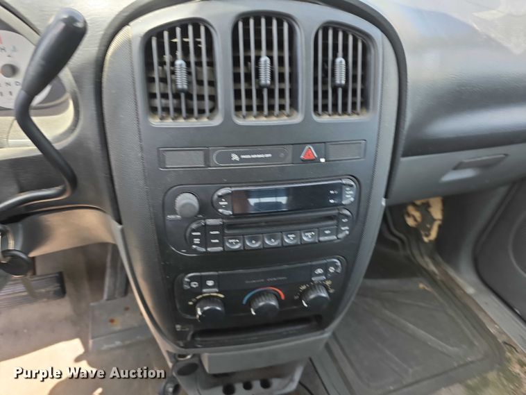 image for item FH6036 2005 Dodge Grand Caravan van