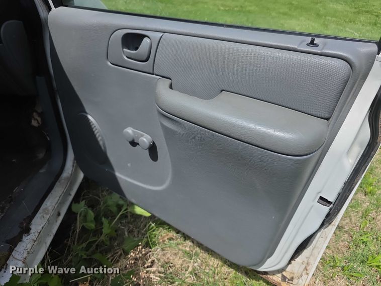 image for item FH6036 2005 Dodge Grand Caravan van