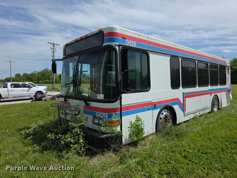 image for item FH6037 2004 Gillig G29E192R2 shuttle bus