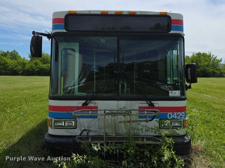 image for item FH6037 2004 Gillig G29E192R2 shuttle bus