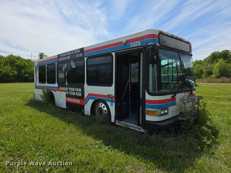 image for item FH6037 2004 Gillig G29E192R2 shuttle bus